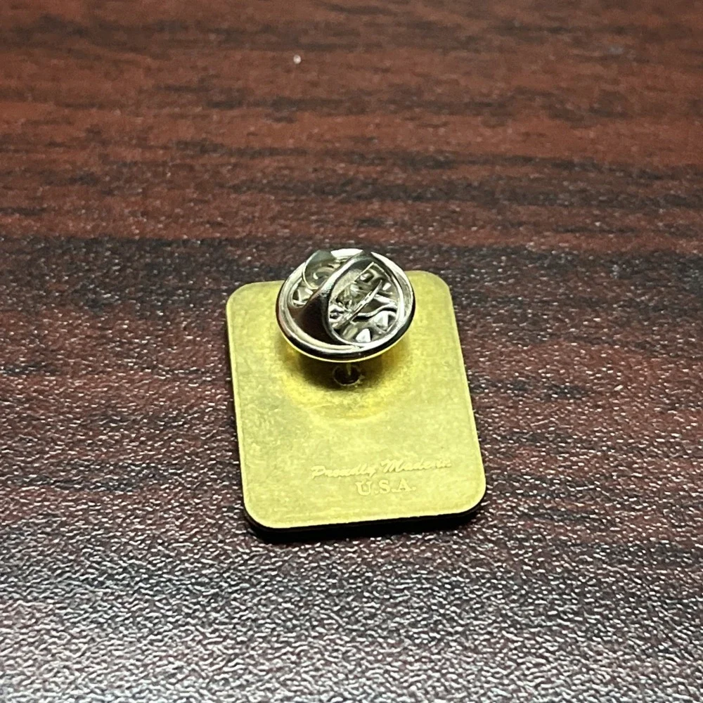 Czars‎ Memphis Tennessee Museum Art Installation Lapel Hat Pin